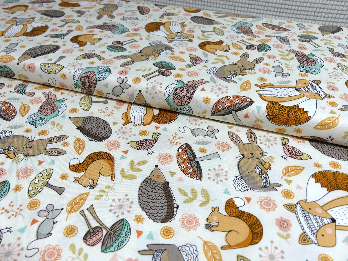 Patchworkstoff aus der Serie Doodle Days mit Eichhörnchen Fuchs Uhu Igel von Makower